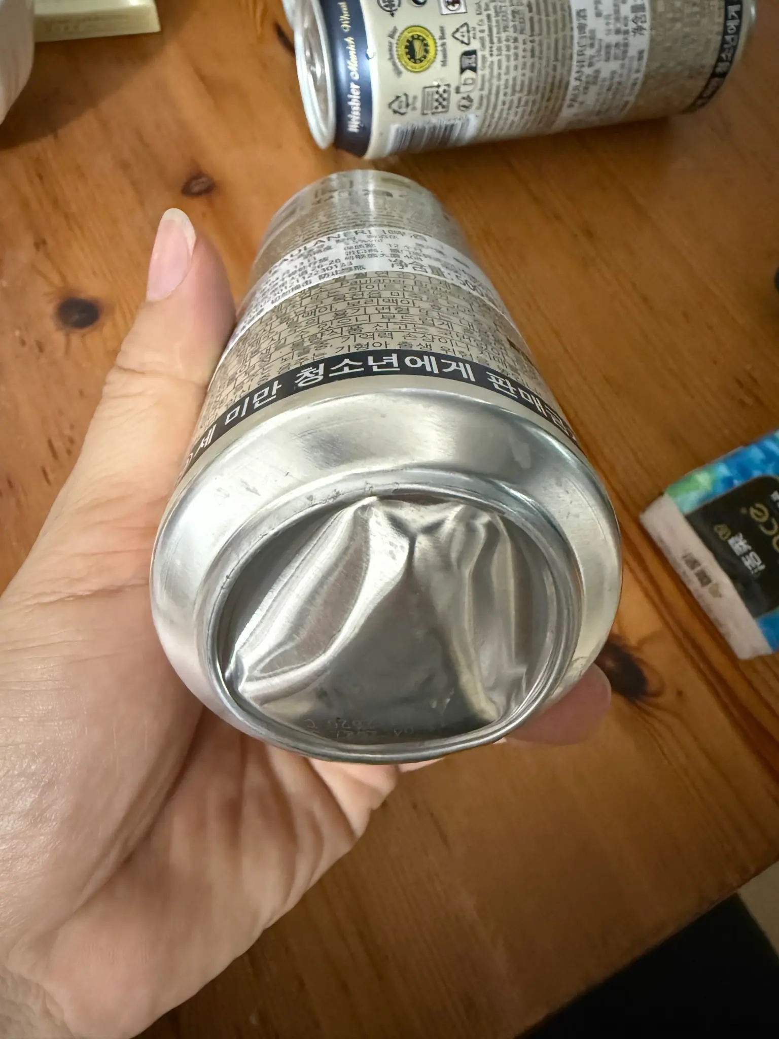 老铁们，易拉罐鼓包了里面的啤酒还能喝吗 - 线报酷