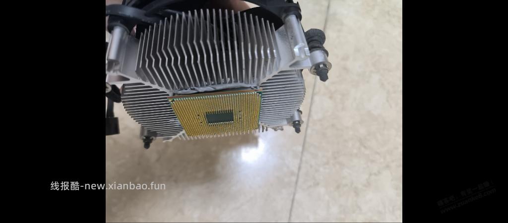 求助，5700g换散热器粘住了，上次底座拔烂了，这次没烂，不知道怎么放回去 - 线报酷