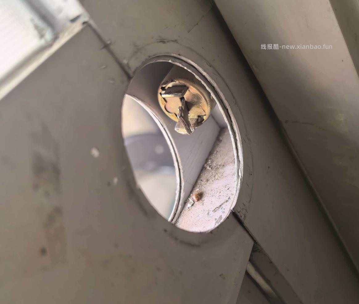 老铁，求助，球形锁这么打开或者拆下来 - 线报酷