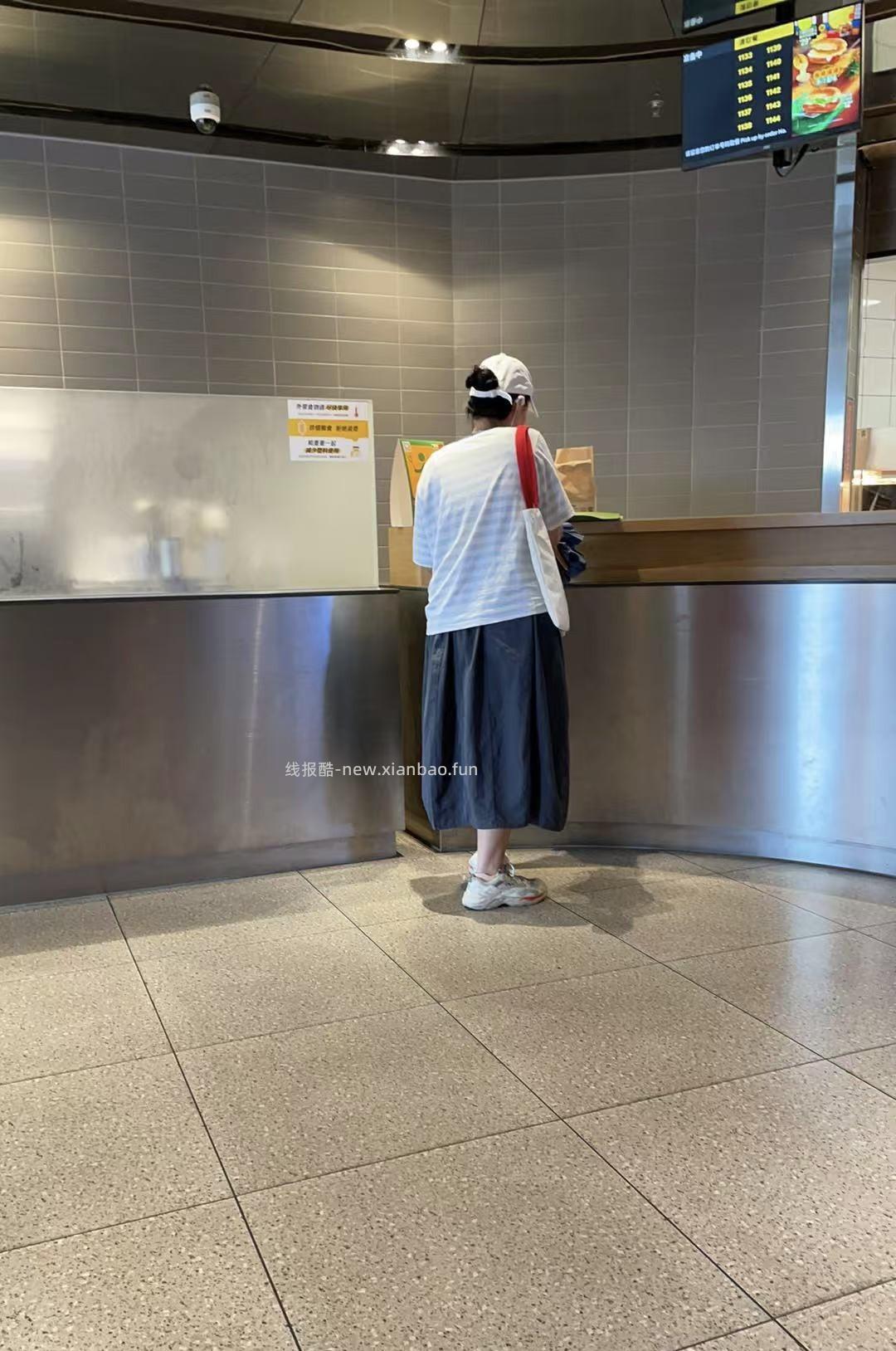 刚麦当劳，拿免费板烧鸡腿堡 回来 - 线报酷