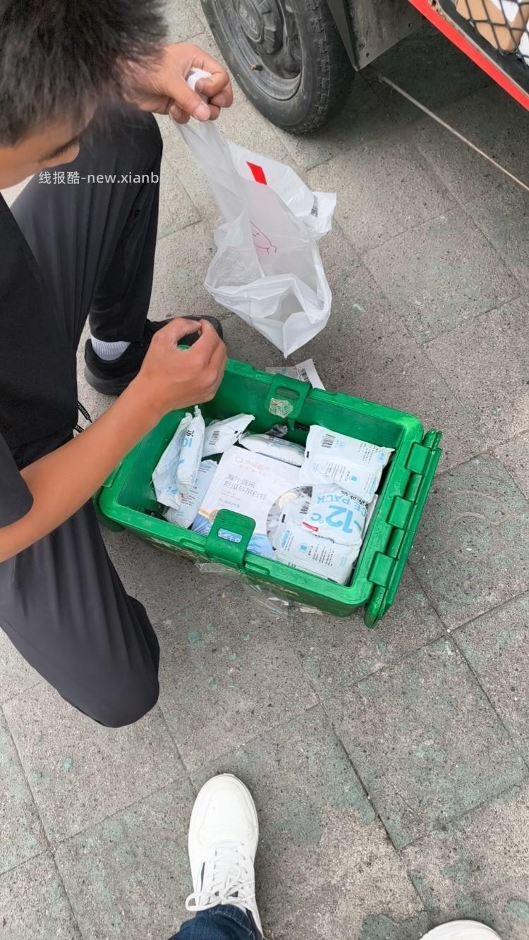 东哥亲手抓的厄瓜多额大虾到了 - 线报酷