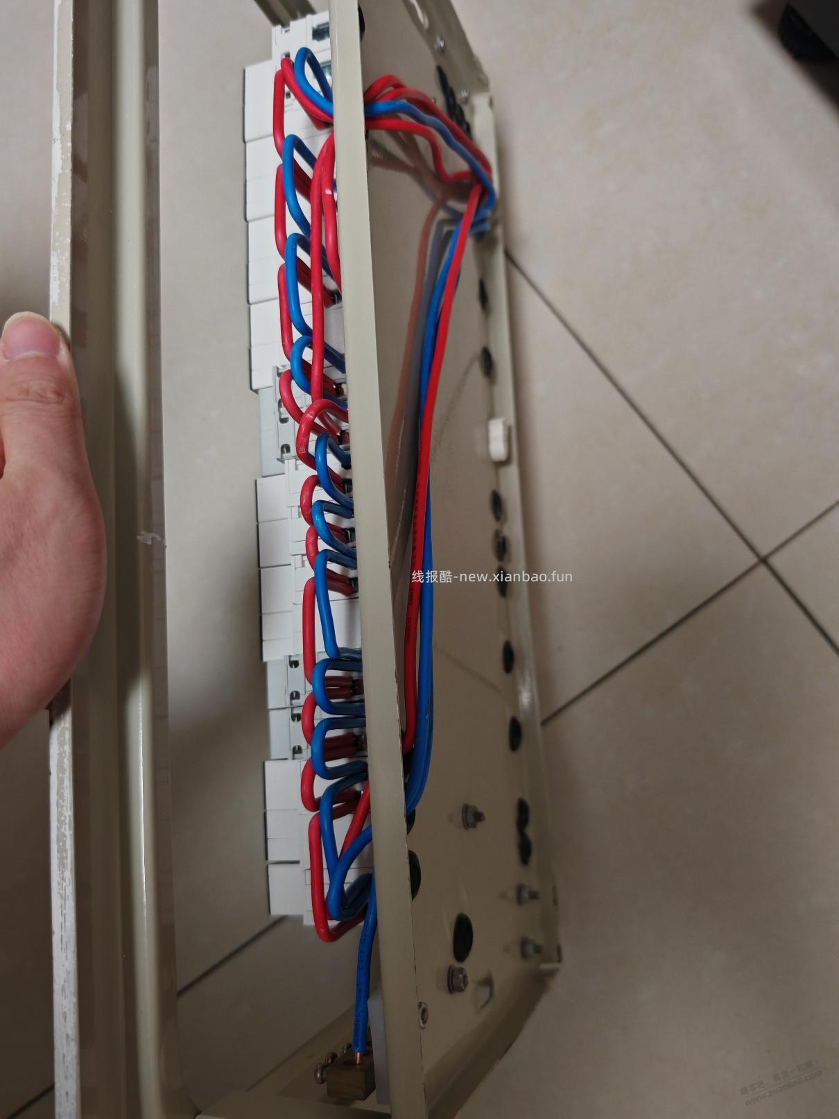 自装每一步都踩坑,到改水电这步装电箱放炮了,吧里彦祖帮看看 - 线报酷 自装每一步都踩坑,到改水电这步装电箱放炮了,吧里彦祖帮看看 - 线报酷