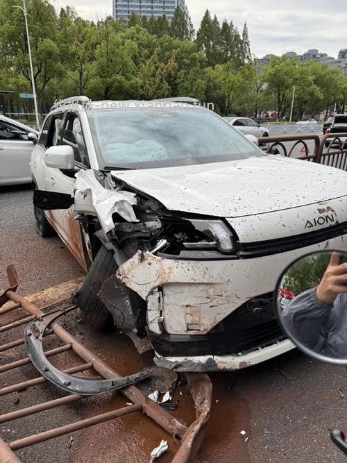 下班路上看到的惨烈车祸 - 线报酷