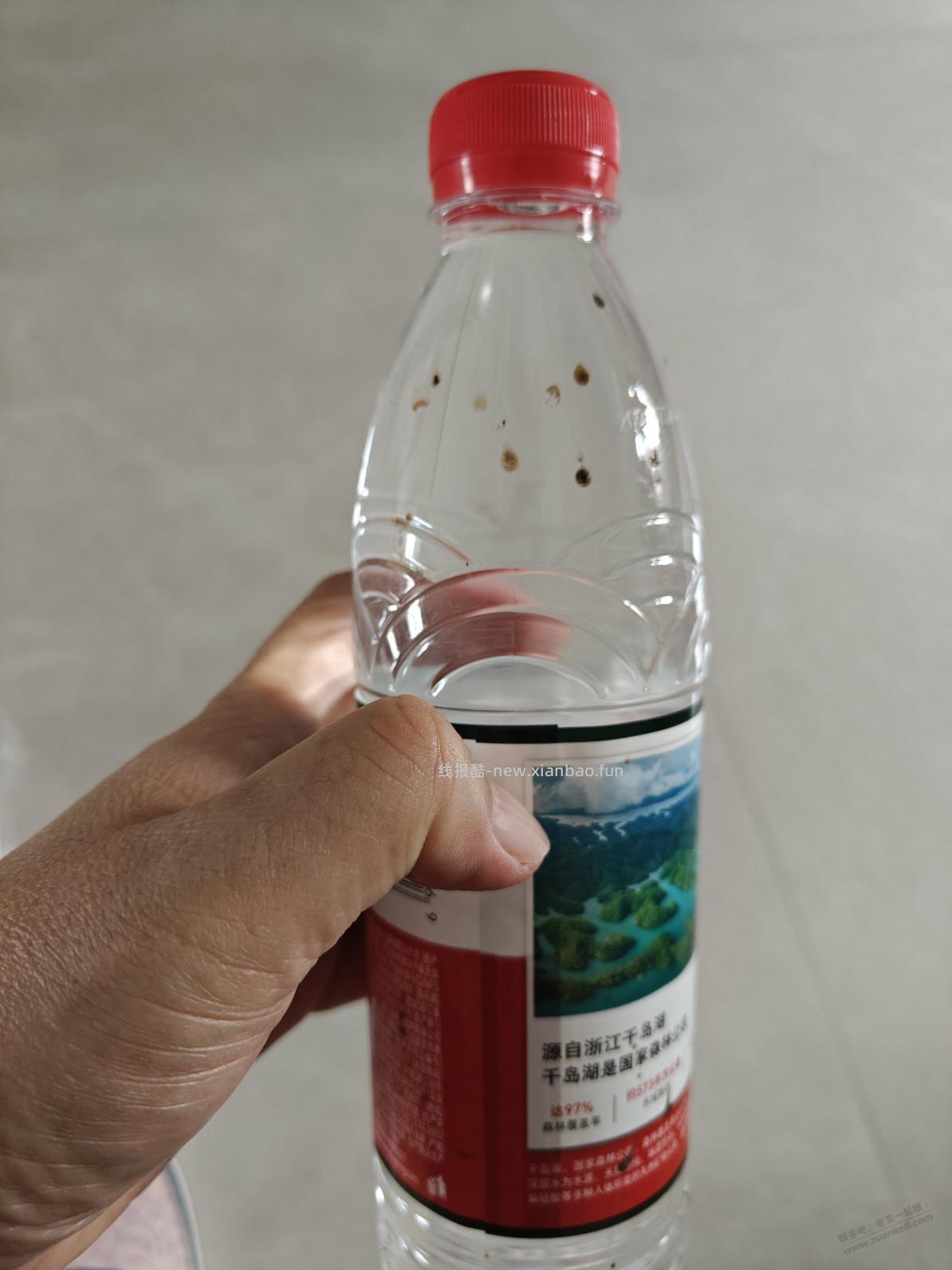 在农夫山泉水站买到这种红瓶农夫，是假货吗？ - 线报酷